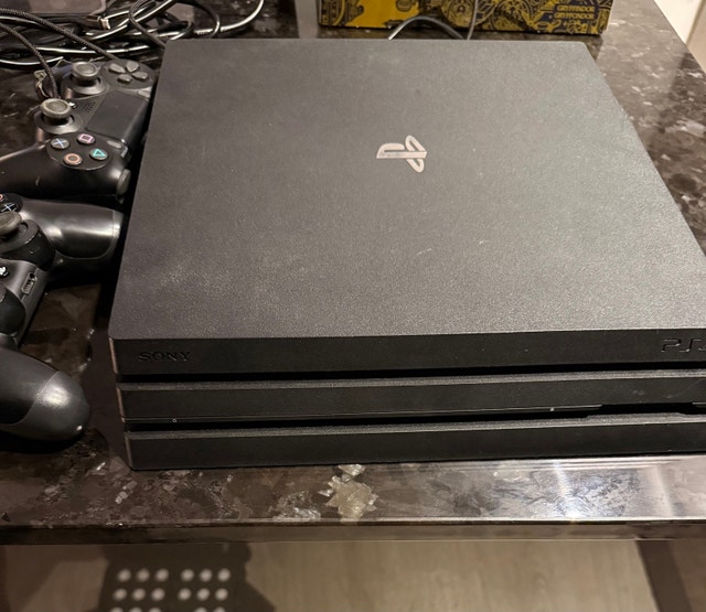 Sony PlayStation 4 Pro 1TB Console - photo 2