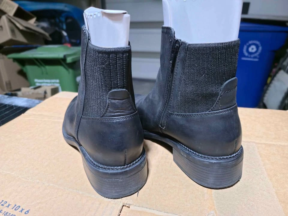 Clarks women's black winter boots size 8 - photo 2