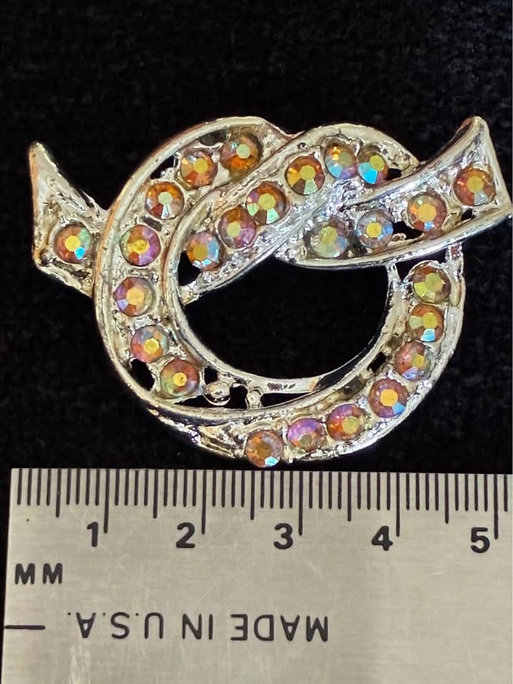 Vintage 1950s/1960s Aurora Borealis Rhinestone Love Knot Broach - photo 2