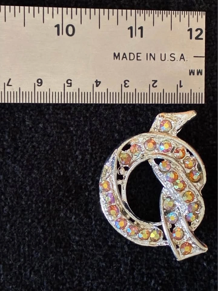 Vintage 1950s/1960s Aurora Borealis Rhinestone Love Knot Broach - photo 3