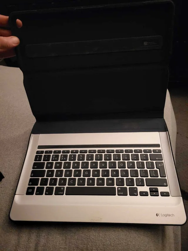 Logitech backlit keyboard case with Smart Connector