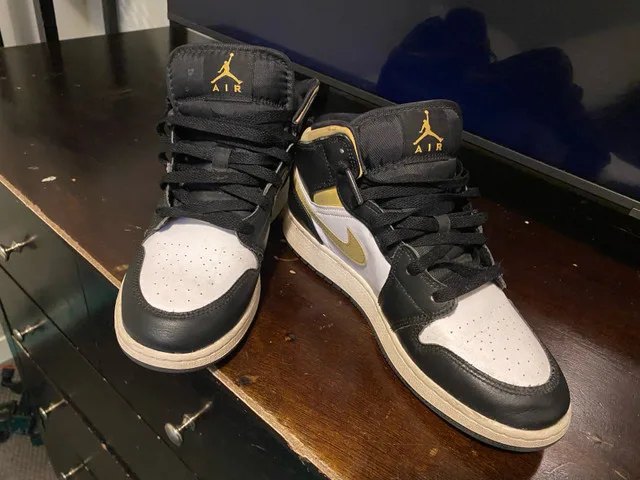 Black and Gold Jordan’s 7youth (8 women’s)
