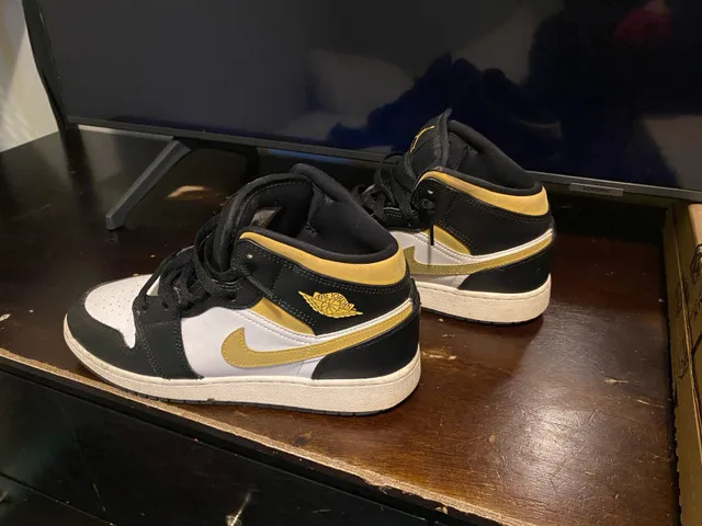 Black and Gold Jordan’s 7youth (8 women’s) image indicator(2)