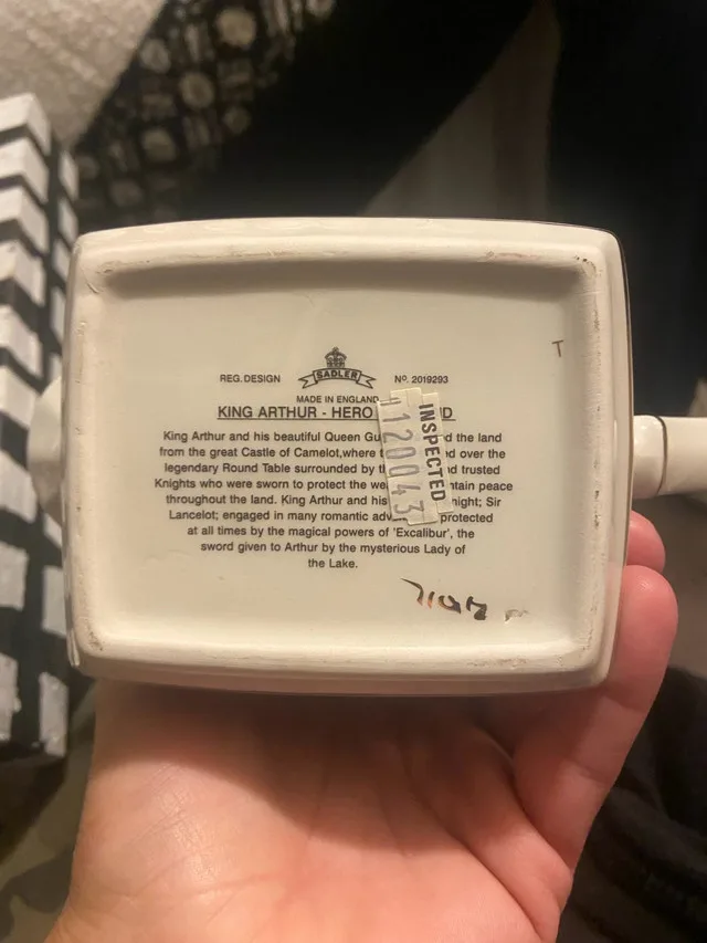 Sadler collectible teapot & china saucers🥕 image indicator(4)