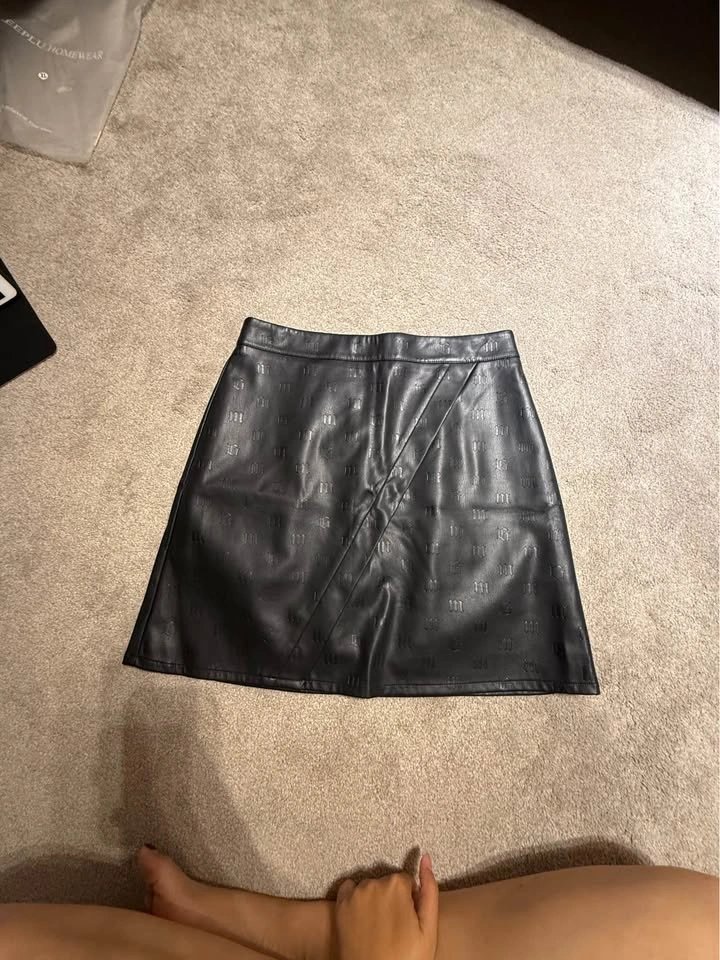 SEIFINI Black Faux Leather Skirt – Size L - photo 4