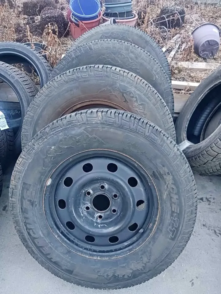 255 70 r17 Winter Tires & Rims 6x120 thumbnail