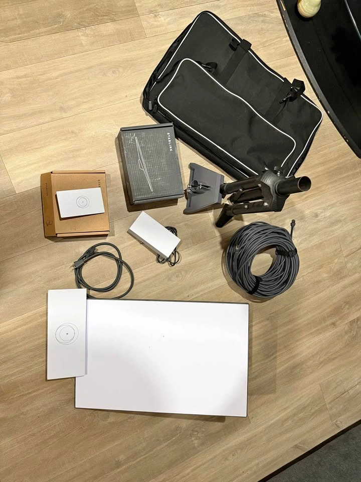 Starlink Standard 4X (Gen 3 / V4) – Complete Kit + Accessories