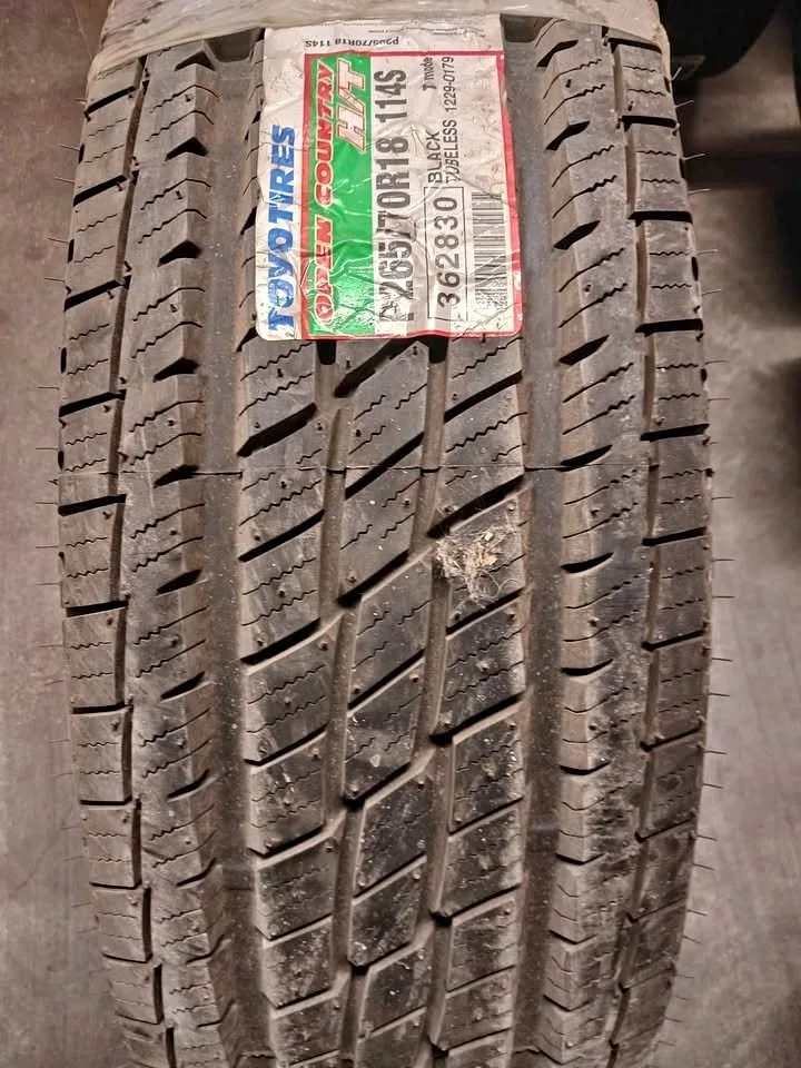 265 70 r18 ONE NEW TOYO OPEN COUNTRY H/T TIRE thumbnail