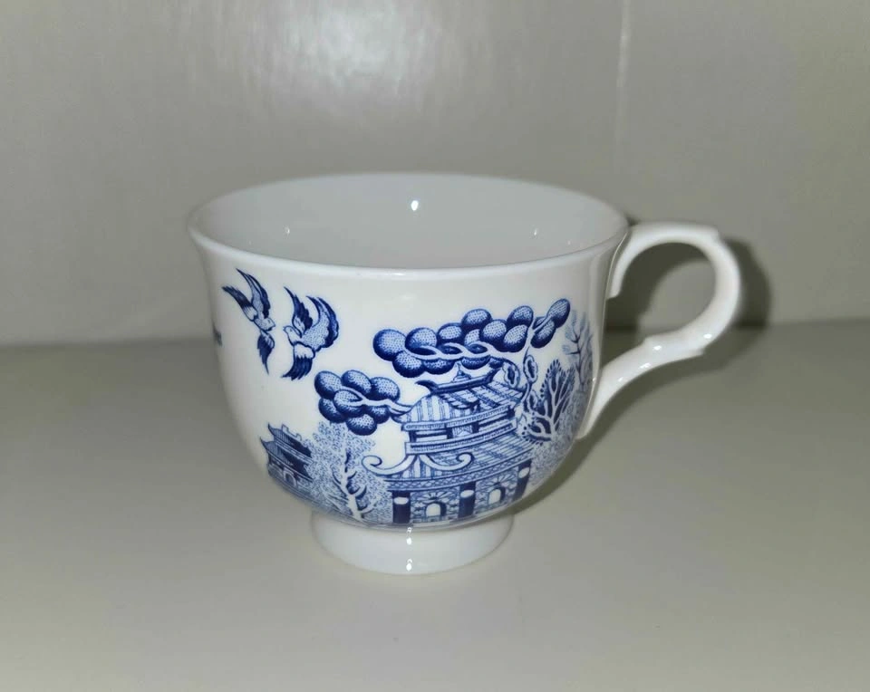 England Bone China Tea Cups & Saucers - photo 4