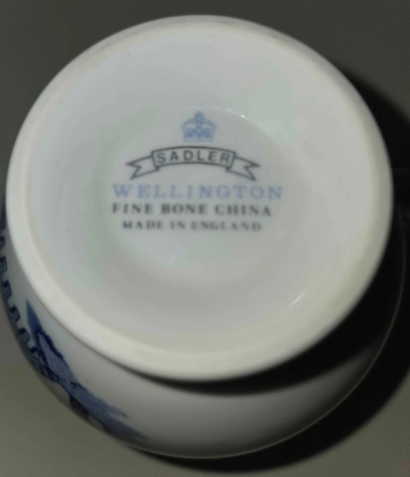 England Bone China Tea Cups & Saucers - photo 5