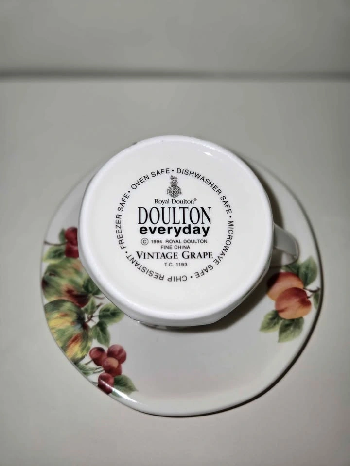 Set of Four Royal Doulton Tea Cup & Saucer - photo 3