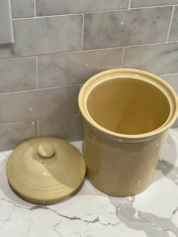 Vintage/Retired Fiestaware Ivory 2-Quart Medium Canister - photo 5