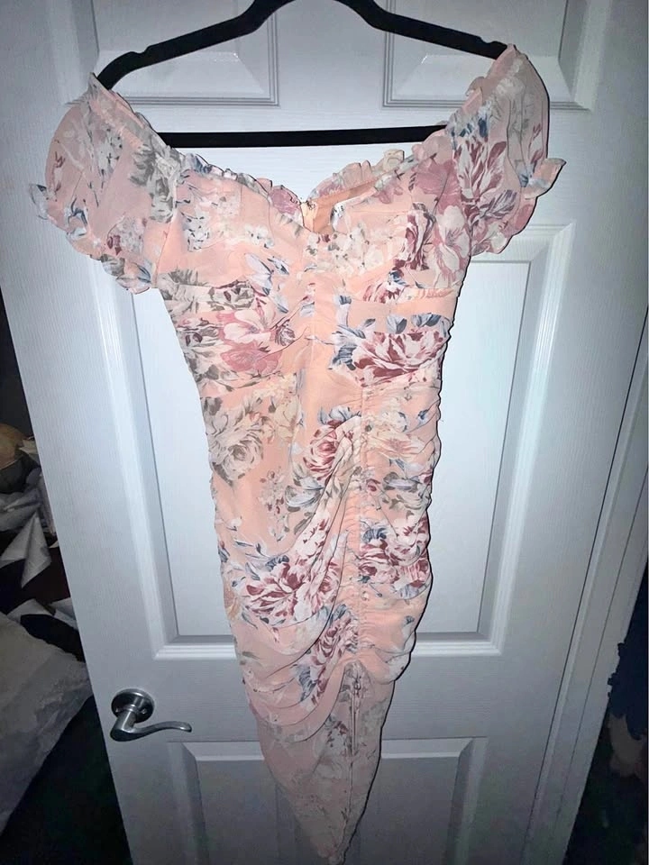 BNWT Saints and Secrets Floral Ruched Midi Dress - size XS - photo 2