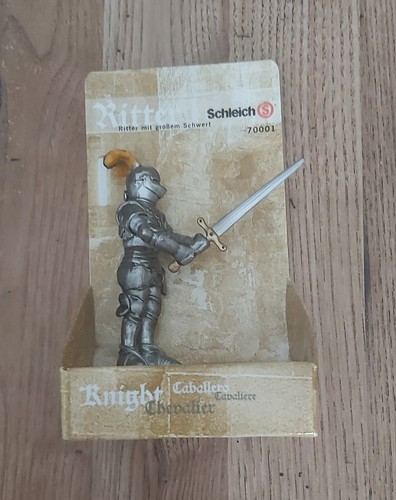 Schleich Ritter Blue & Yellow Crested Knight With Sword 70001