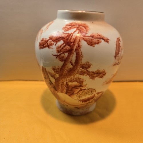 Vintage Signed 6.5" Japanese Hand Painted Vase from Macau - photo 2