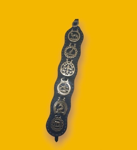 Horse brass pendants on leather 6 badges - From Canada