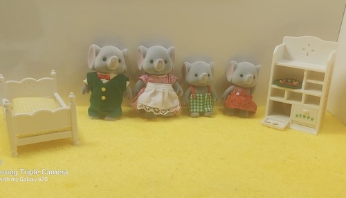 1995 Epoch Calico Critters Sylvanian Family Elephant Family