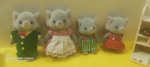 1995 Epoch Calico Critters Sylvanian Family Elephant Family - photo 2