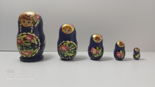 Vintage Russian Matrioshka Hand Painted 5 Wooden Nesting Dolls
