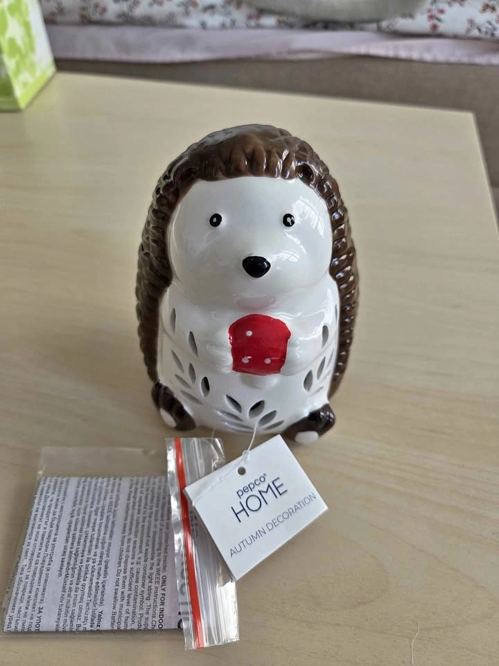 Hedgehog Figurine - Fall Winter Decoration