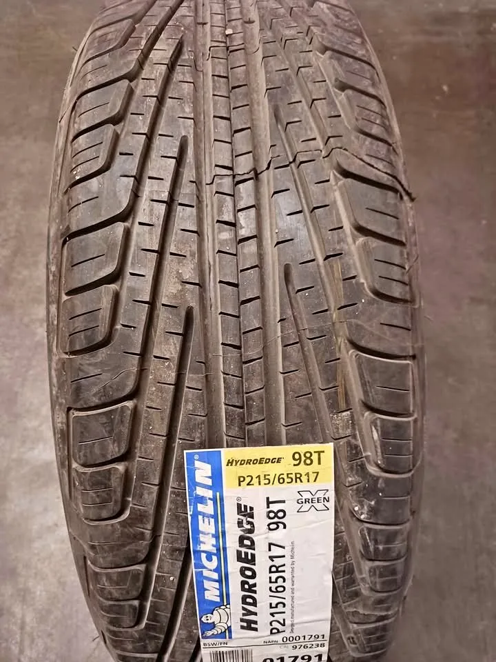 215 65 r17 Michelin Hydroedge All Season Tire thumbnail