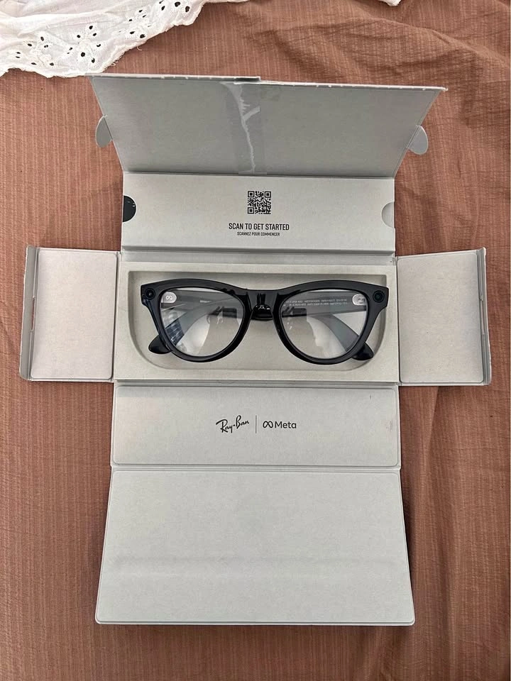 Ray-Ban Meta Skyler Gen 2 Smart Glasses – Black – RW4014