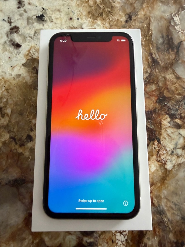 UNLOCKED iPhone 11 64GB - White