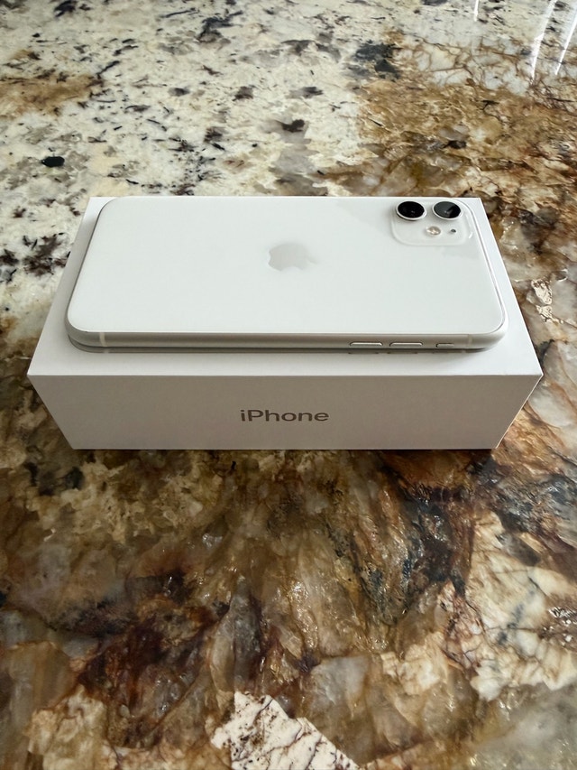 UNLOCKED iPhone 11 64GB - White - photo 3