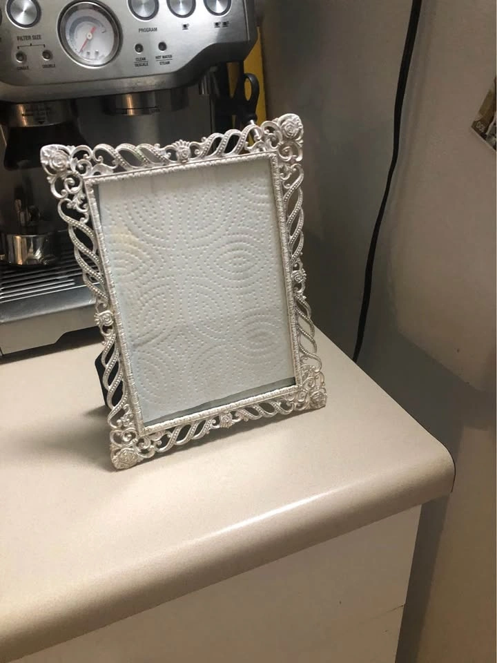 Vintage Gold Tone Filigree Picture Frame - photo 2