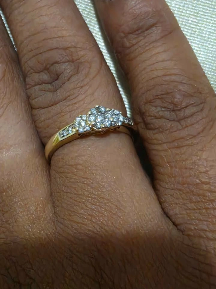 Size 6 10k Gold Diamond Ring - photo 3
