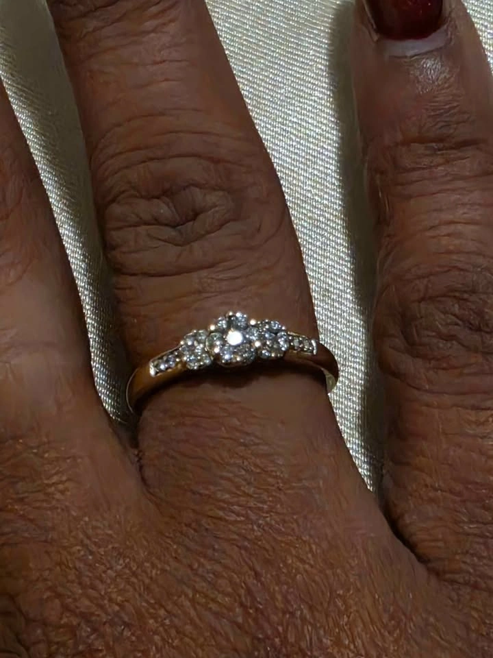 Size 6 10k Gold Diamond Ring - photo 4