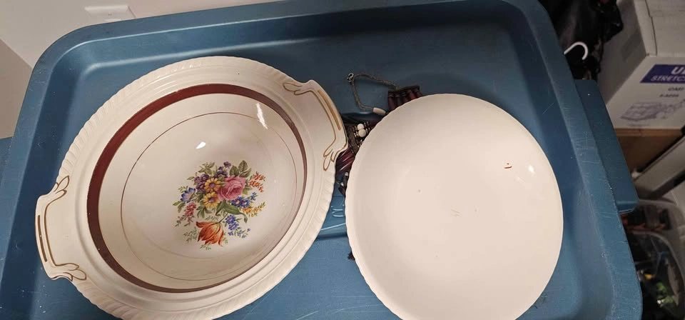 Vintage 1930s Johnson Bros "Old English" Covered Serving Dish - photo 2
