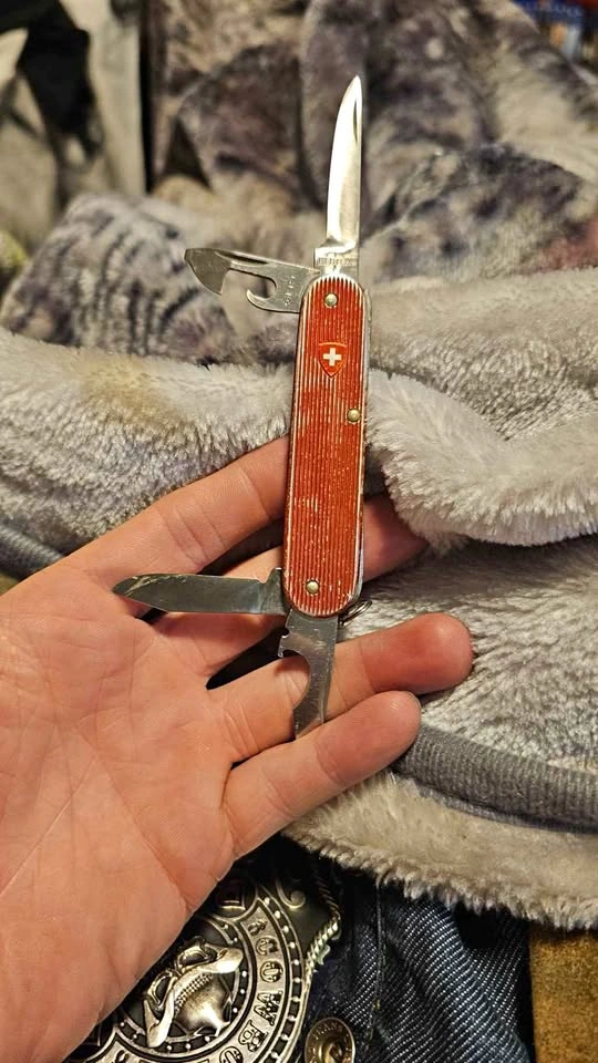 Vintage Elinox Victorinox Red Ribbed Alox Pocket Knife