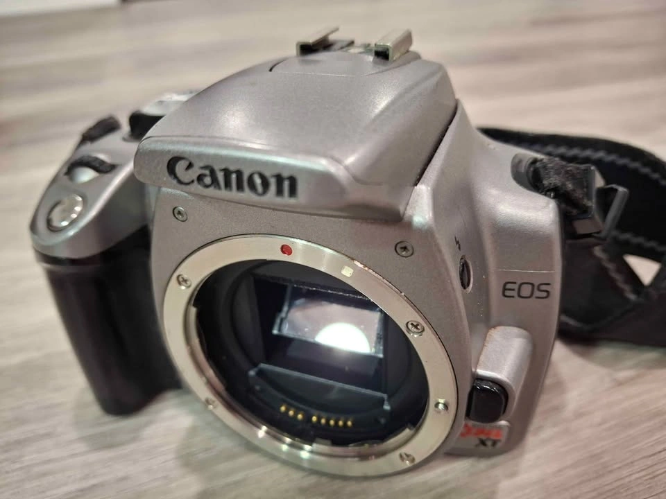 Canon EOS Digital Rebel XT Camera Body - photo 2