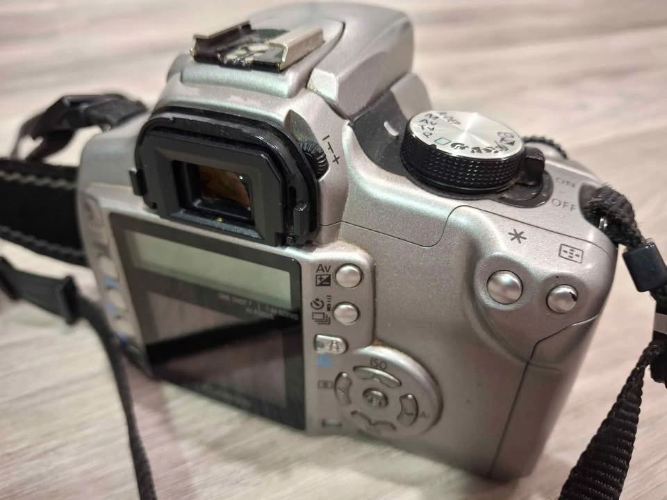 Canon EOS Digital Rebel XT Camera Body - photo 4