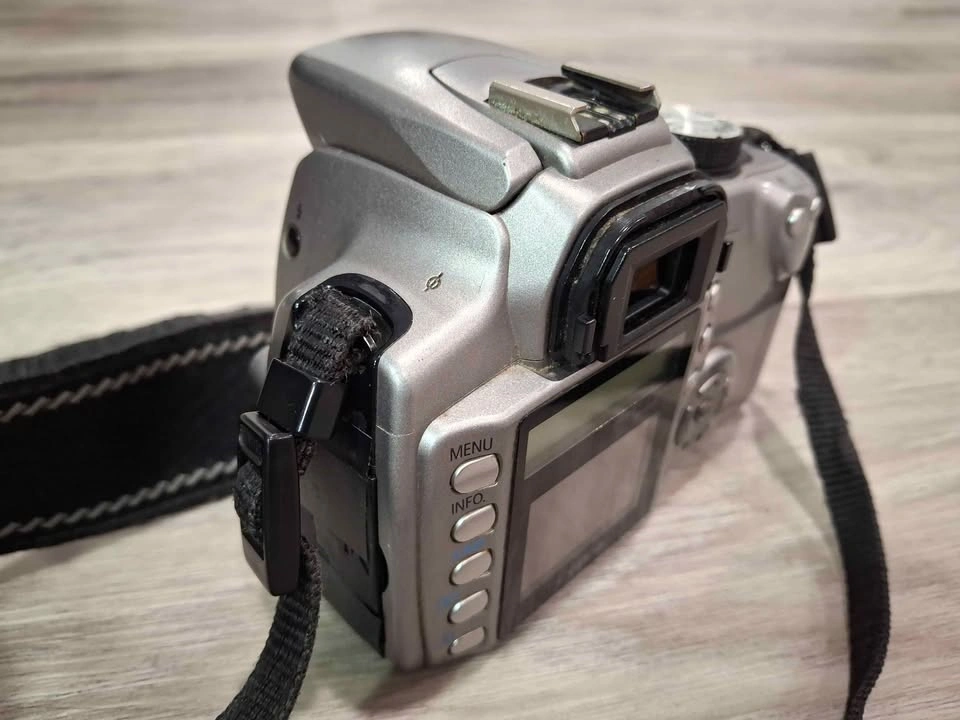 Canon EOS Digital Rebel XT Camera Body - photo 5