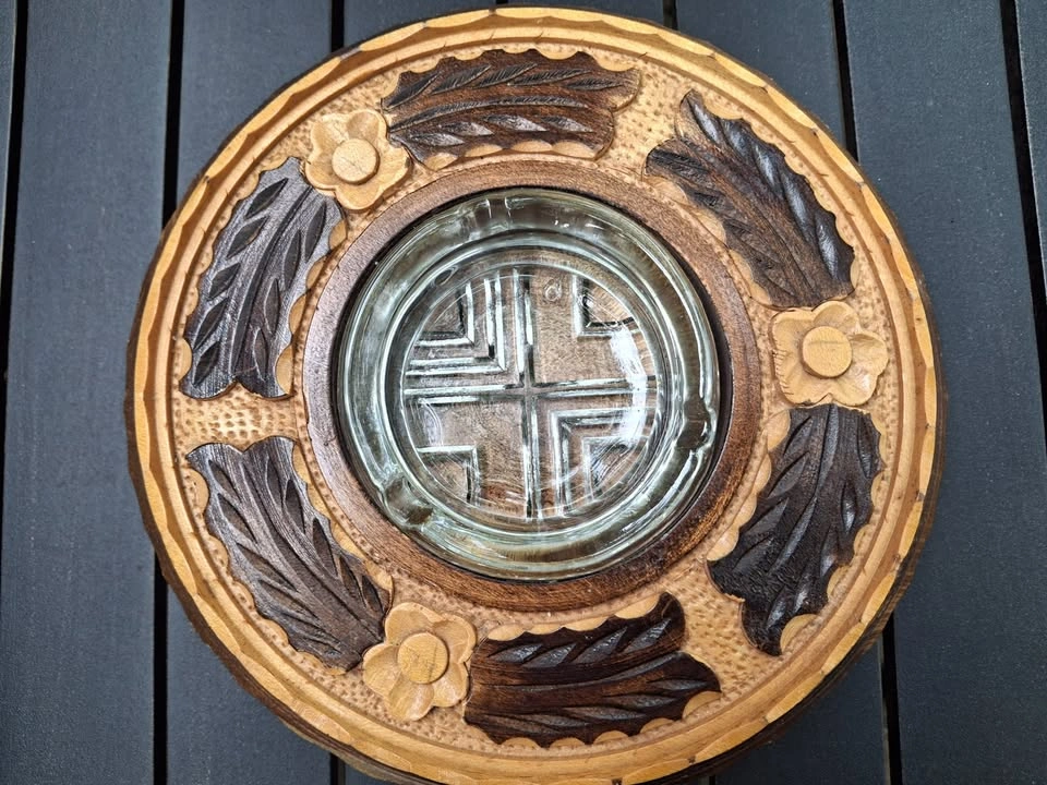 Vintage Hand-Carved Wooden Ashtray with Glass Insert - photo 2