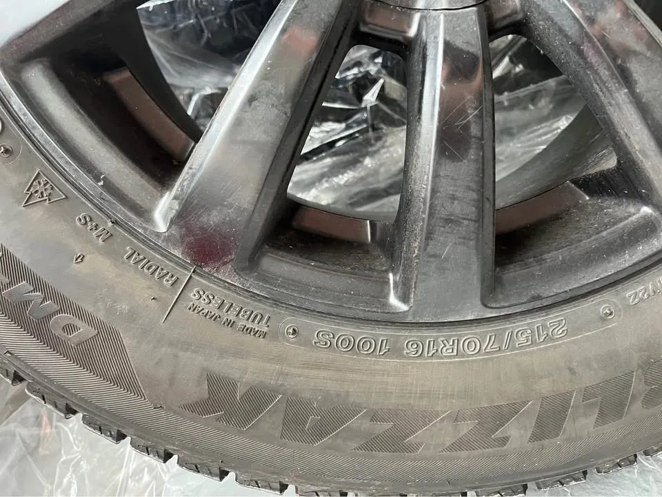 Bridgestone BLIZZAK snow tires winter tire with the rim 4 as set image indicator(2)