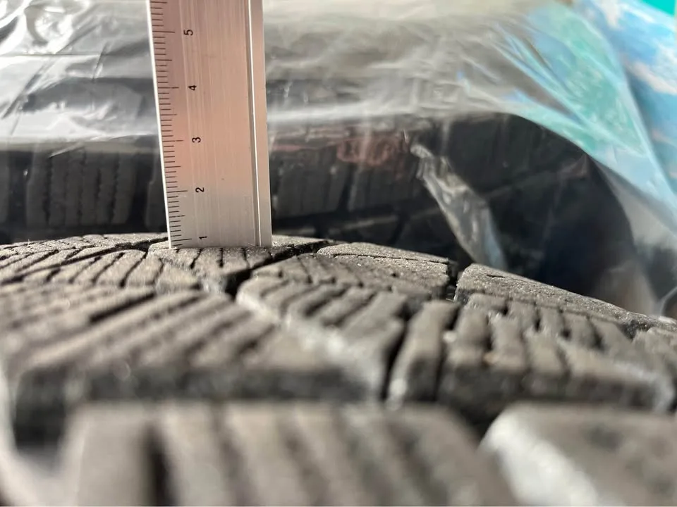 Bridgestone BLIZZAK snow tires winter tire with the rim 4 as set image indicator(4)