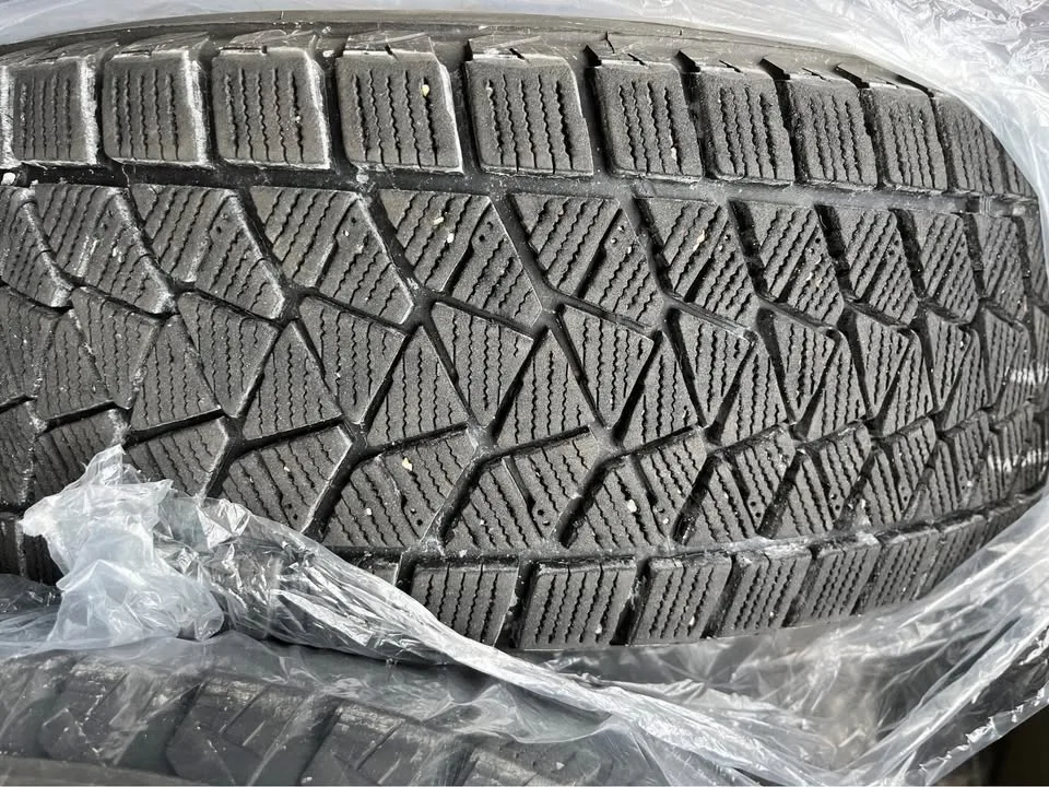 Bridgestone BLIZZAK snow tires winter tire with the rim 4 as set image indicator(5)