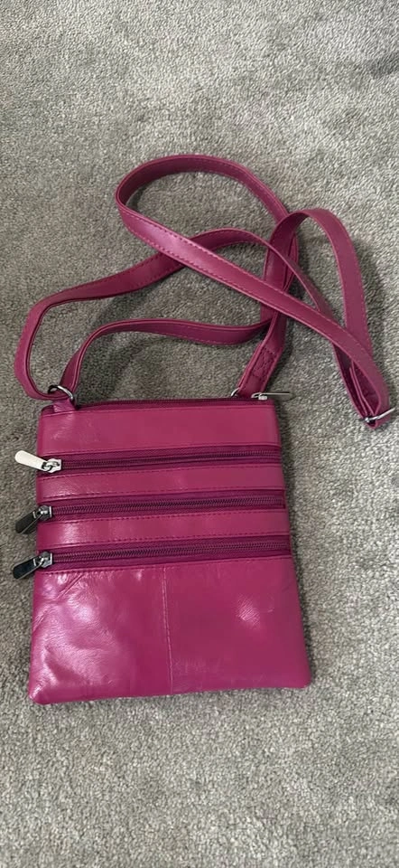 $10 each Belt or cross over bags - photo 2