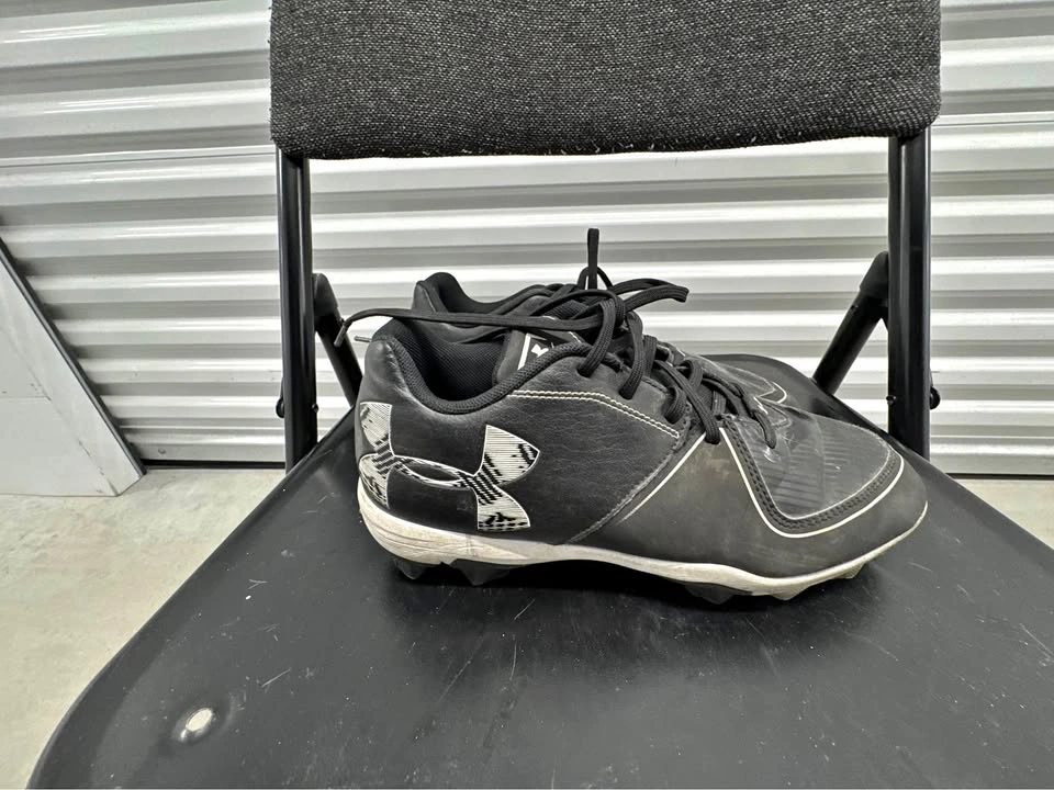 Under Armour Football Cleats Kids Size 6.5