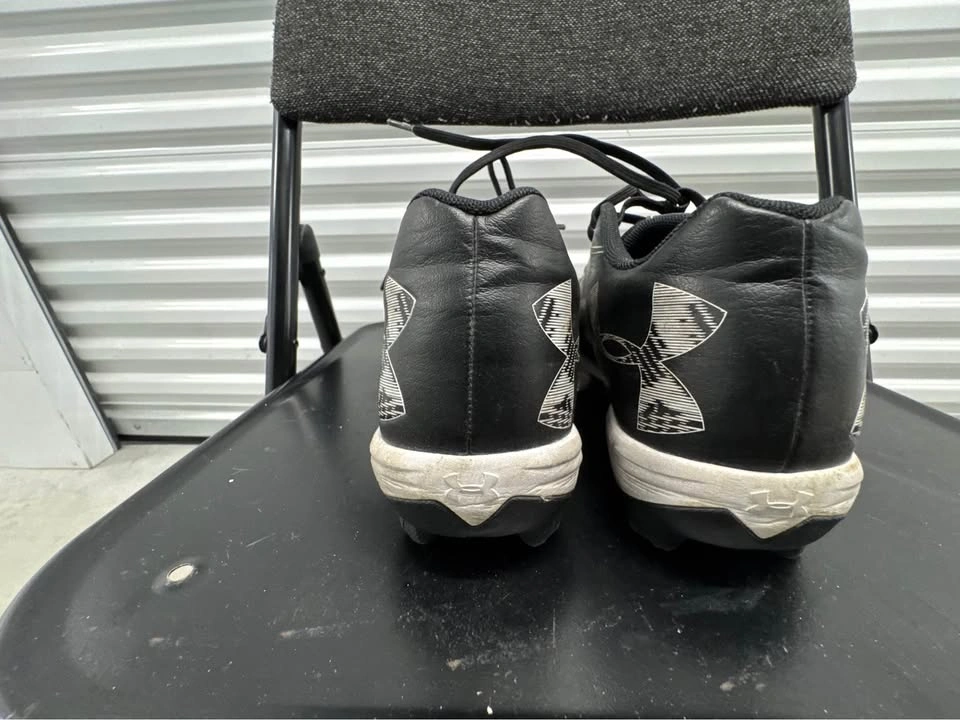 Under Armour Football Cleats Kids Size 6.5 - photo 3