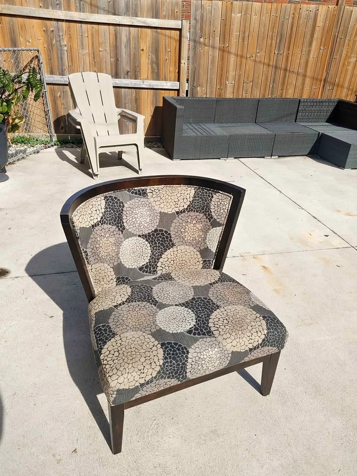 Monarch Accent Chair