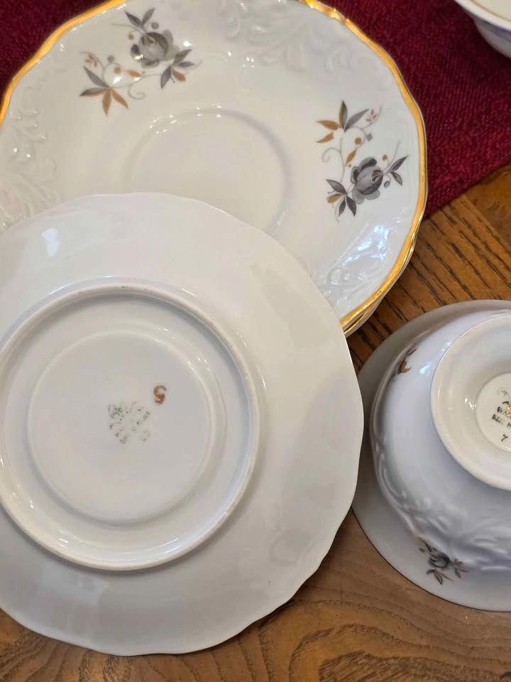 VINTAGE Walbrzych Poland Fine China Teacups and Saucers - Set of - photo 2
