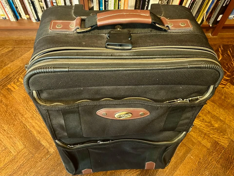 Vintage American Tourister Rolling Suitcase - photo 2
