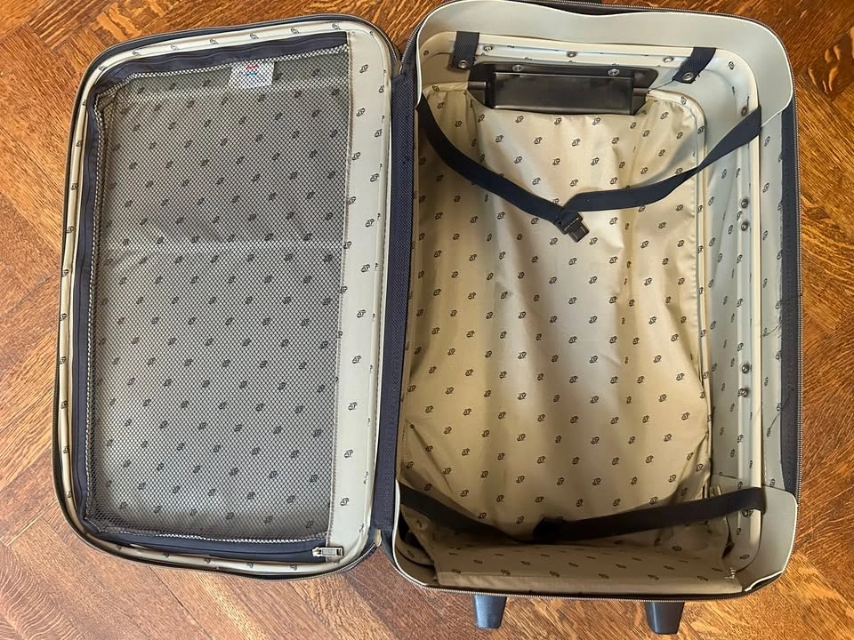 Vintage American Tourister Rolling Suitcase - photo 3
