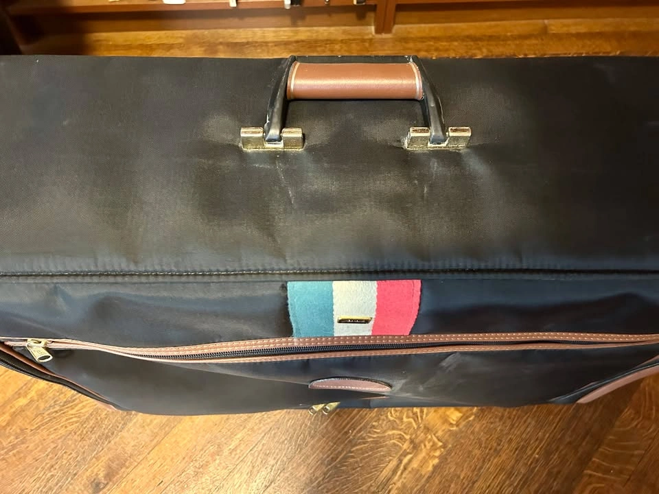 Vintage Lark 4-Wheel Rolling Suitcase - photo 2