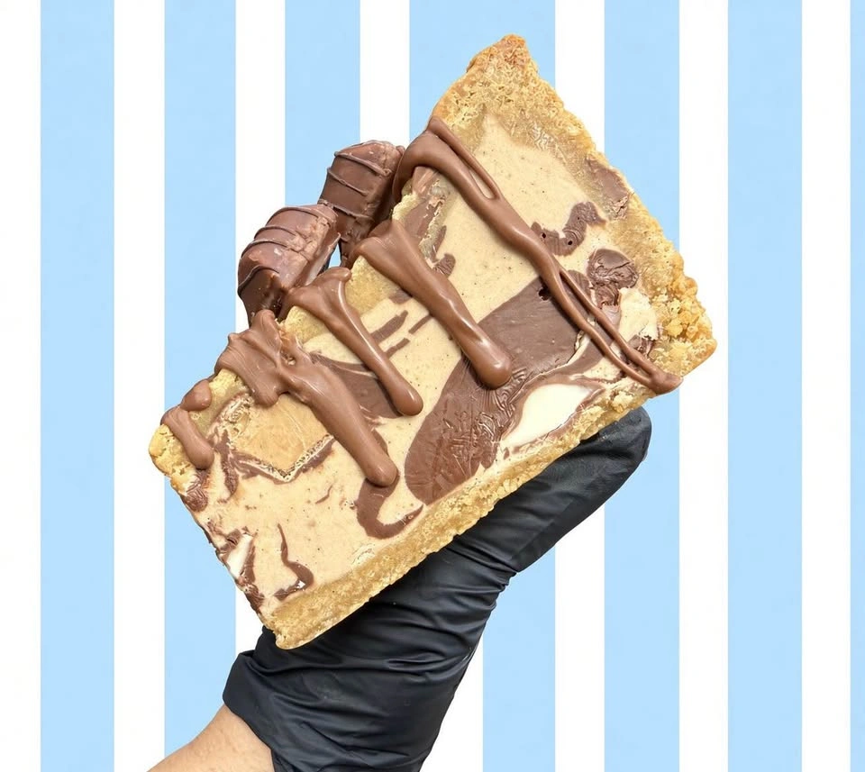 KINDER BUENO COOKIE PIE