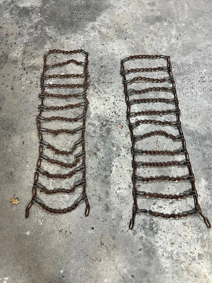 Tire chains for lawn tractor